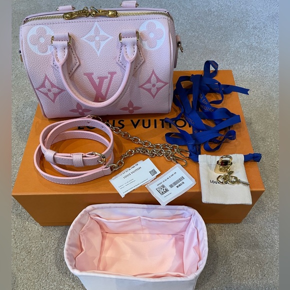 Louis Vuitton by the pool speedy 20 in pink - Picture 5 of 17